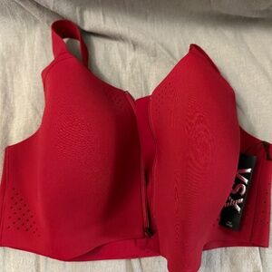 Featherweight Max™ Front-Close Sports Bra